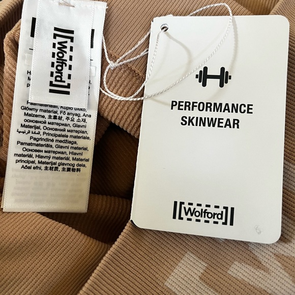 Wolford Shaping Athleisure Biker Shorts - Picture 10 of 10